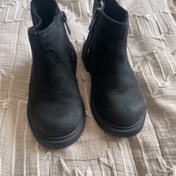 Black ugg bolden weatherproof toddler size 9 - Picture 2 of 4